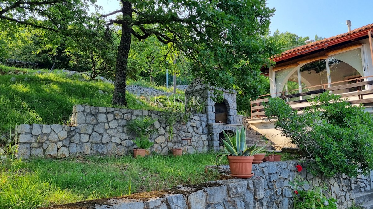 Mošćenička Draga, družinska hiša s pogledom na morje