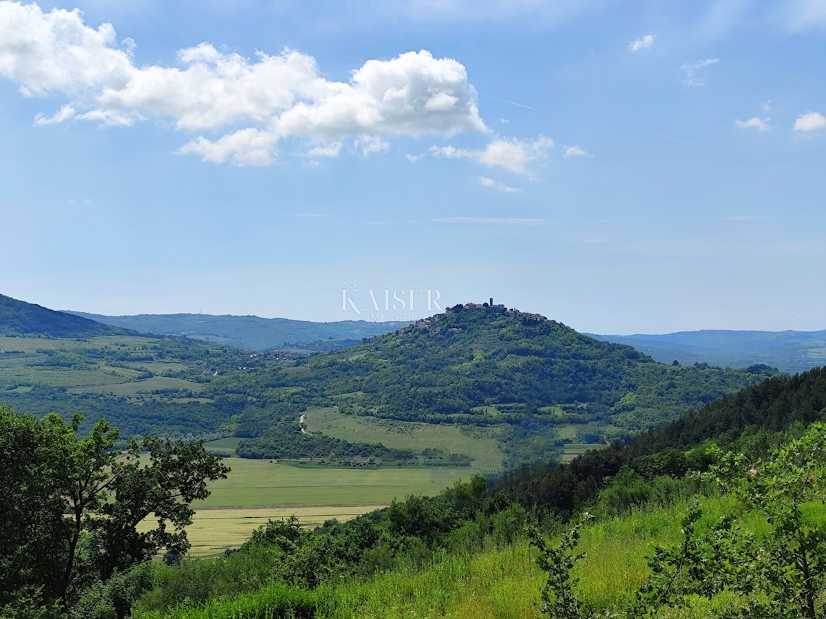 Istra, Motovun - gradbeno zemljišče z edinstvenim pogledom na Motovun