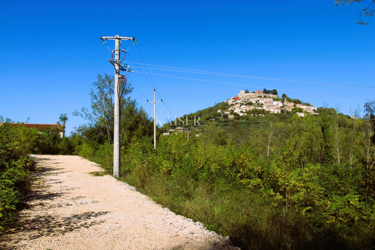 Istra, Motovun zazidljivo zemljišče pod starim mestnim jedrom