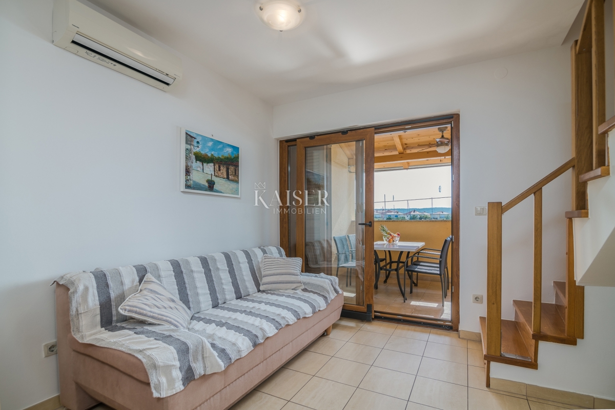 Klimno, otok Krk - apartma 62m2, 1. red do morja 