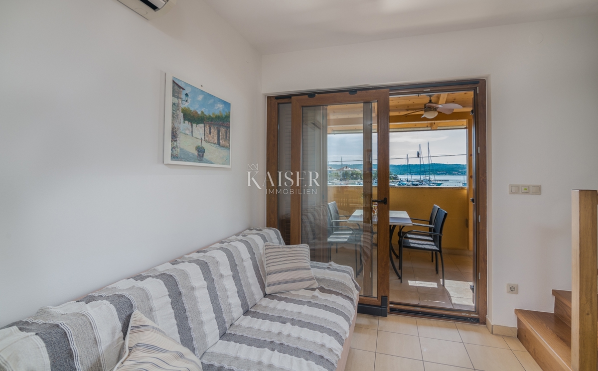 Klimno, otok Krk - apartma 62m2, 1. red do morja 