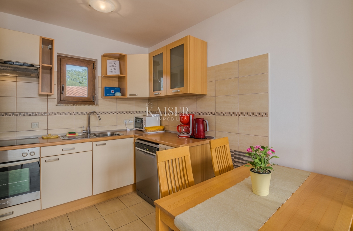 Klimno, otok Krk - apartma 62m2, 1. red do morja 