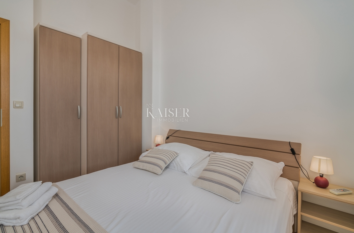 Klimno, otok Krk - apartma 62m2, 1. red do morja 