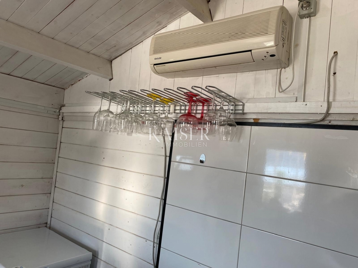 Poslovni prostor Seline, Starigrad, 250m2