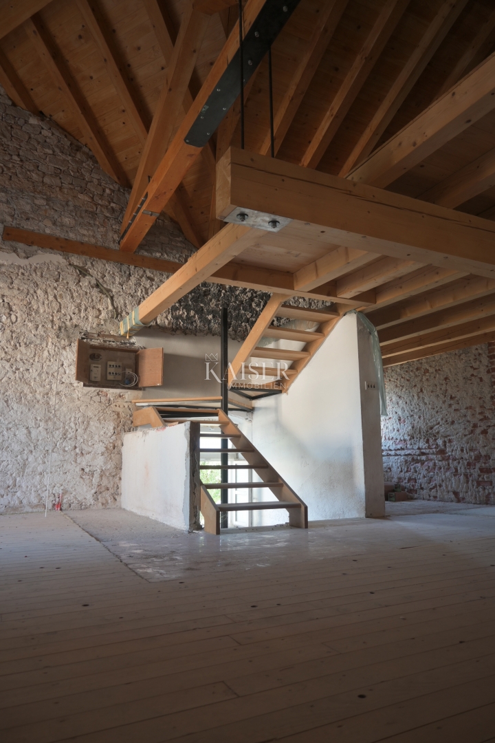 Otok Cres-Lošinj, Osor, trietažni apartma 148 m2