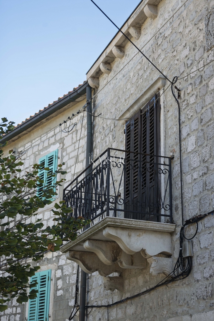 Otok Cres-Lošinj, Osor, trietažni apartma 148 m2