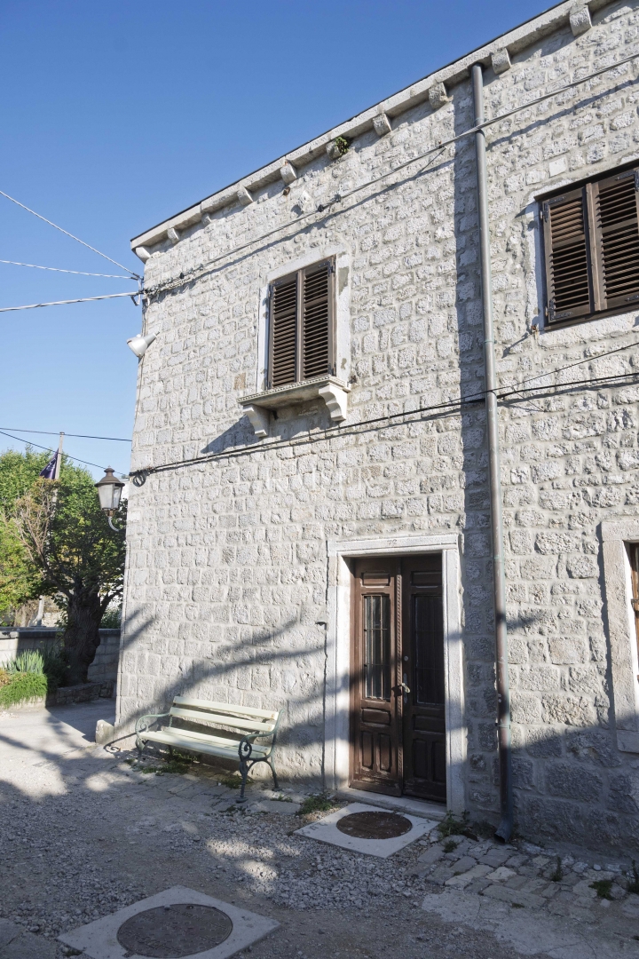 Otok Cres-Lošinj, Osor, trietažni apartma 148 m2