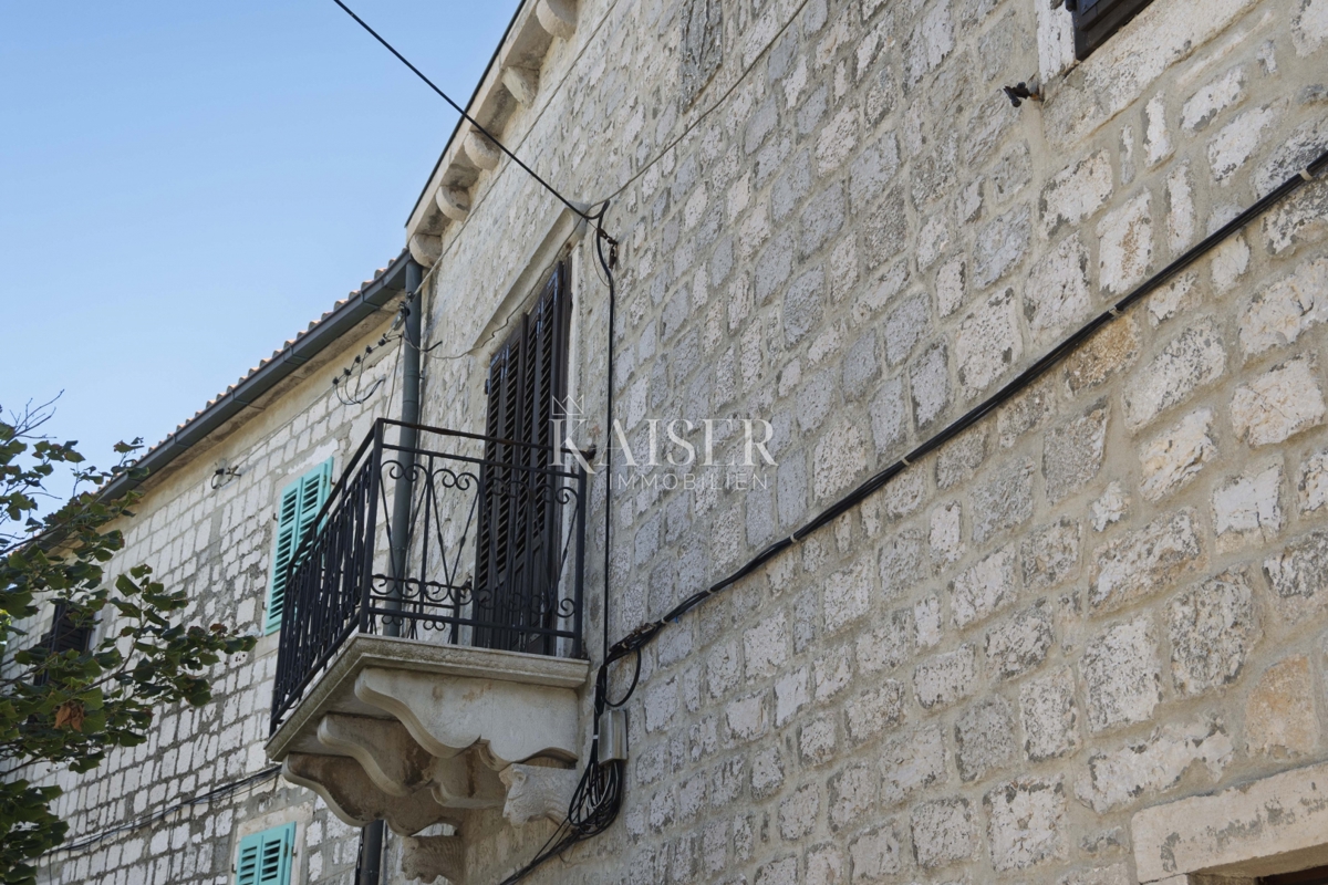 Otok Cres-Lošinj, Osor, trietažni apartma 148 m2