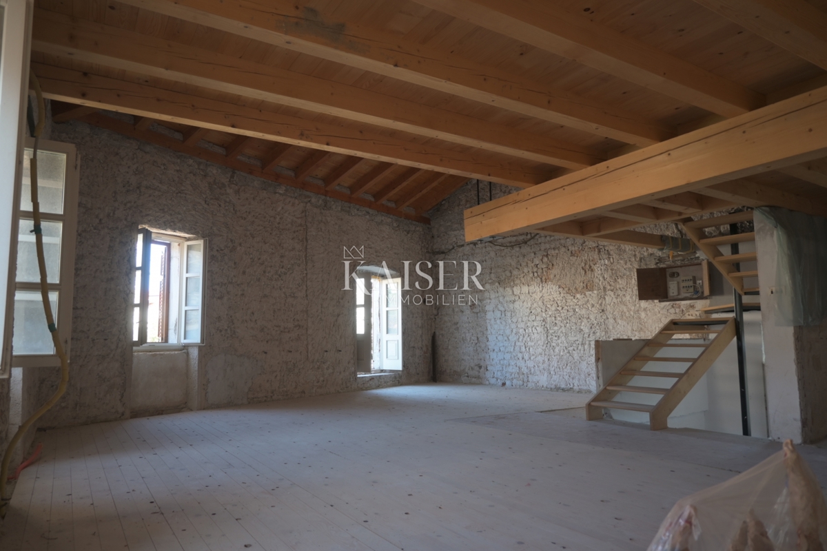 Otok Cres-Lošinj, Osor, trietažni apartma 148 m2