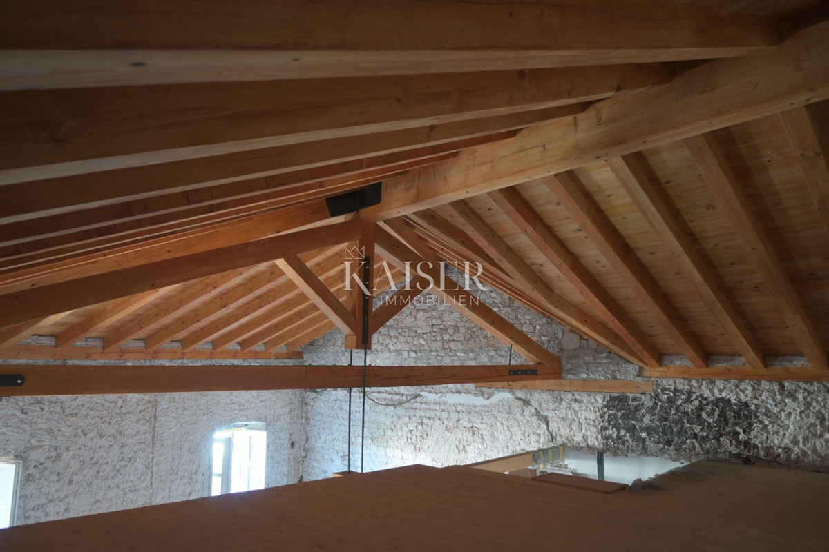 Otok Cres-Lošinj, Osor, trietažni apartma 148 m2