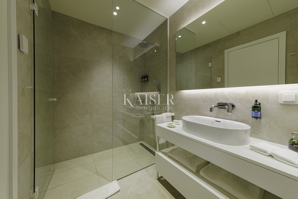 Istra, Umag, Savudrija - stanovanje 61m2, v luksuznem naselju, primerno za invalide