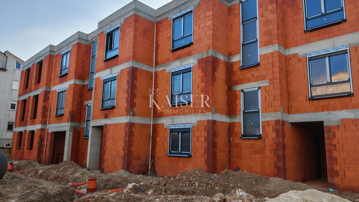 Istra, Pula - moderno stanovanje 90m2 z vrtom in dvema parkirnima mestoma