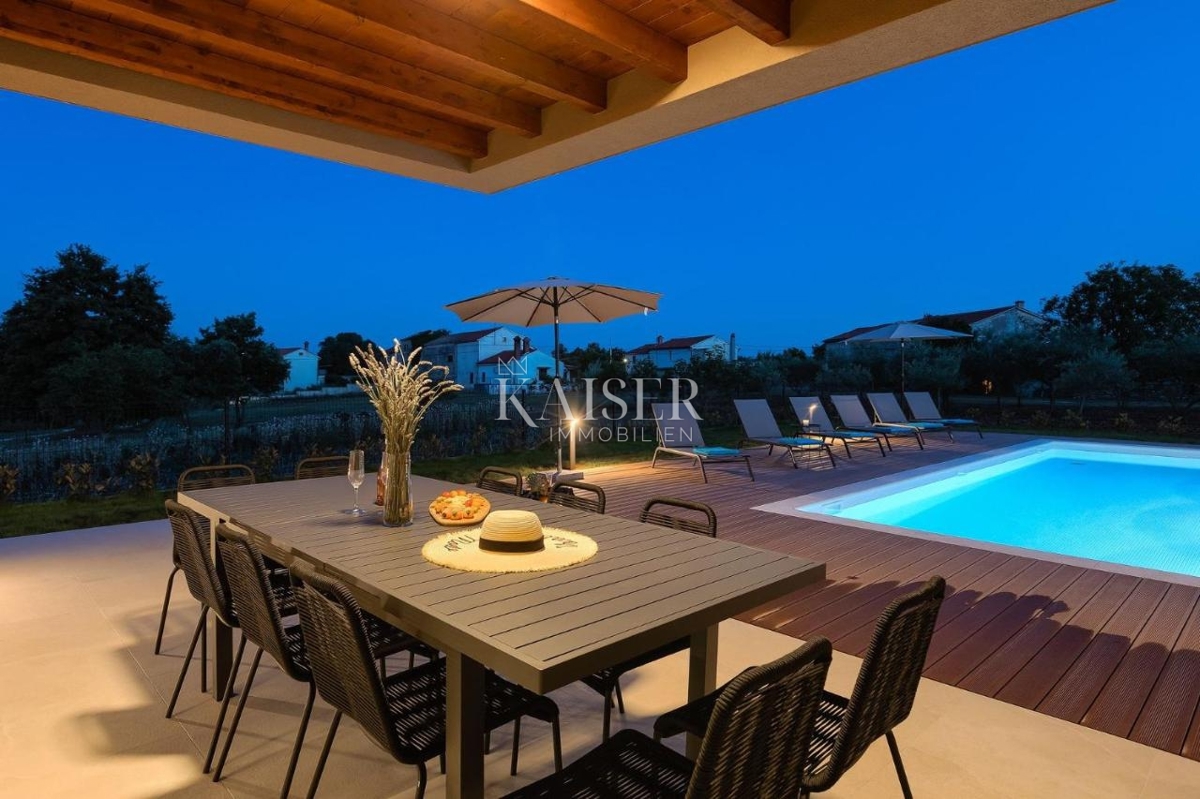 Istra, Svetvinčenat, moderna elegantna vila z bazenom