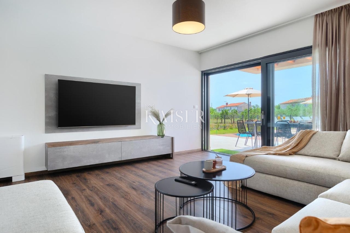 Istra, Svetvinčenat, moderna elegantna vila z bazenom