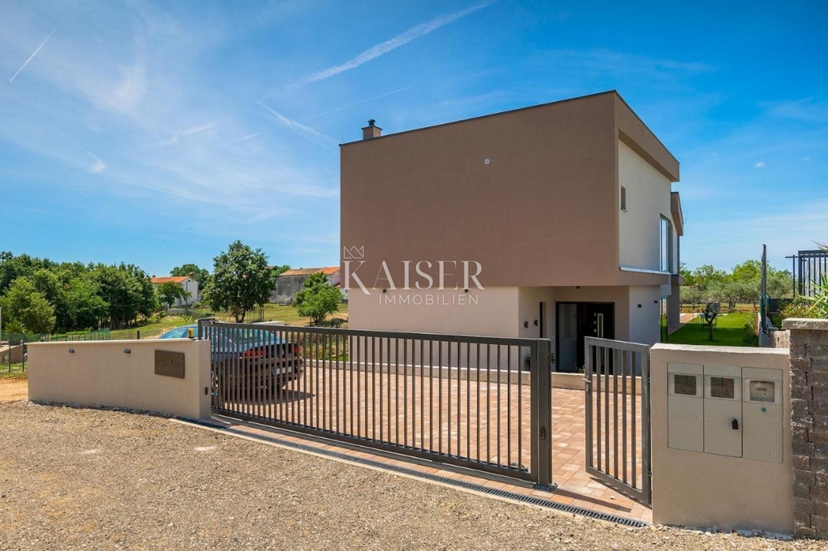 Istra, Svetvinčenat, moderna elegantna vila z bazenom