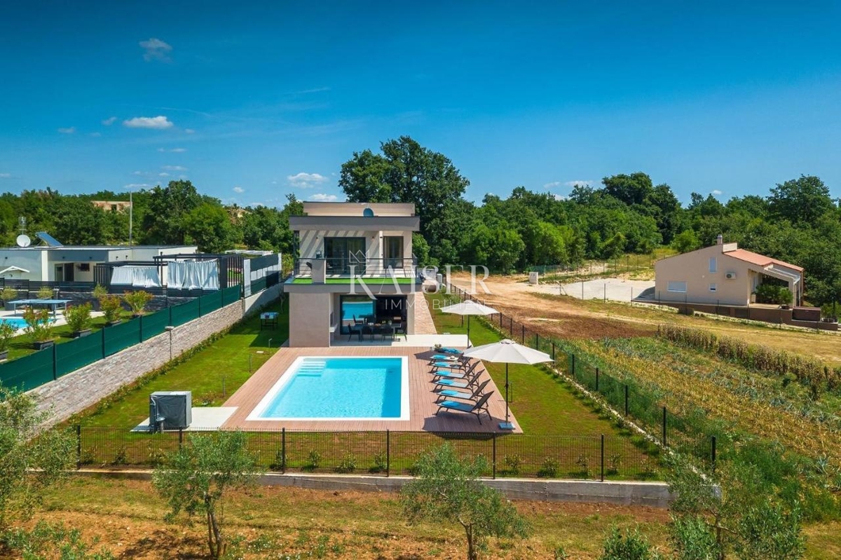 Istra, Svetvinčenat, moderna elegantna vila z bazenom