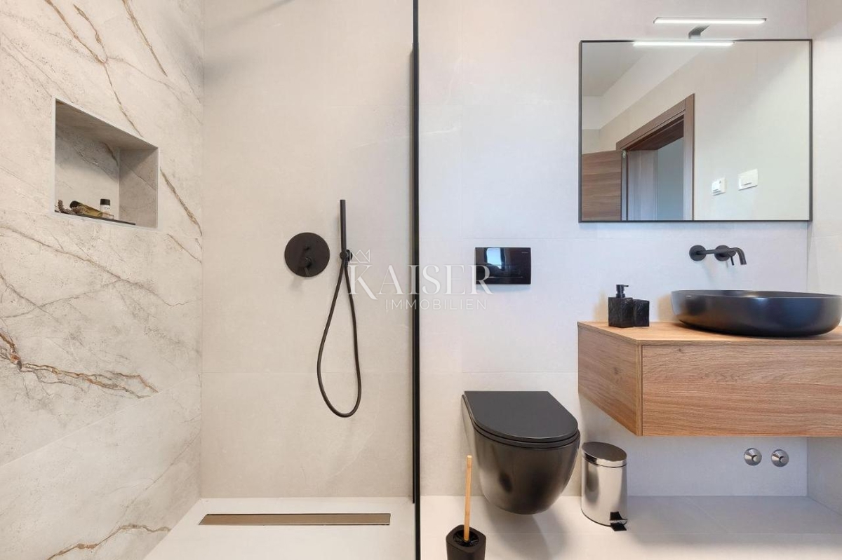 Istra, Svetvinčenat, moderna elegantna vila z bazenom