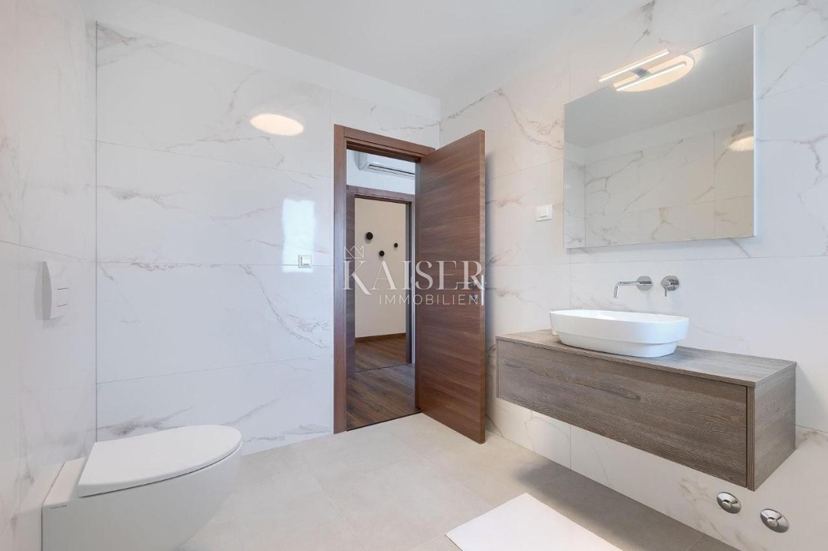 Istra, Svetvinčenat, moderna elegantna vila z bazenom
