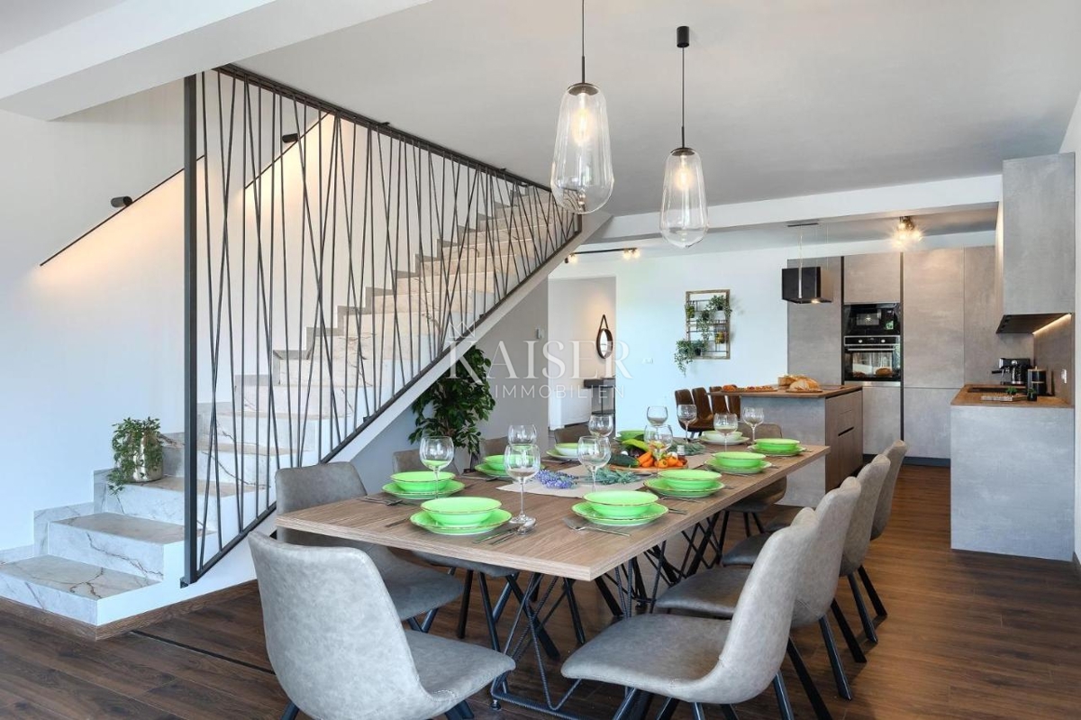 Istra, Svetvinčenat, moderna elegantna vila z bazenom