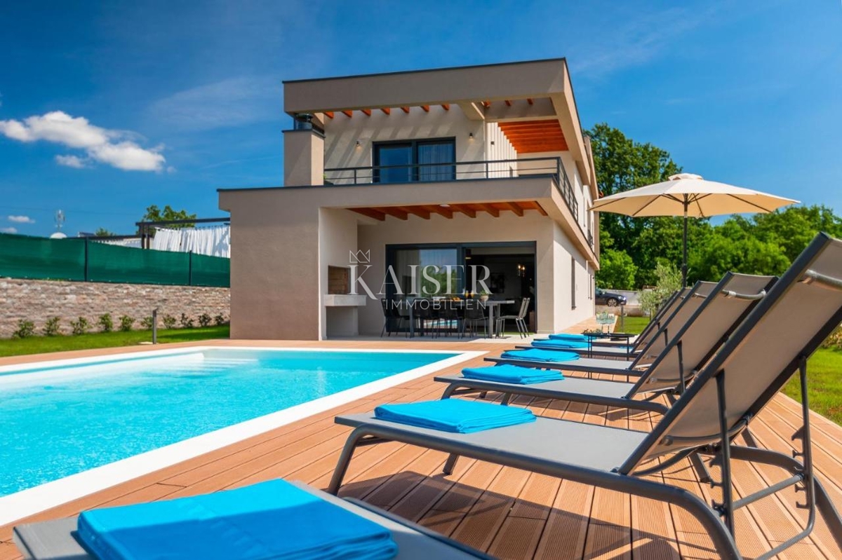 Istra, Svetvinčenat, moderna elegantna vila z bazenom