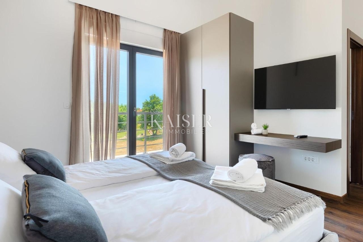 Istra, Svetvinčenat, moderna elegantna vila z bazenom