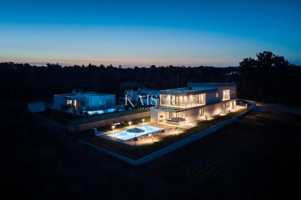 Istra, Svetvinčenat, moderna elegantna vila z bazenom