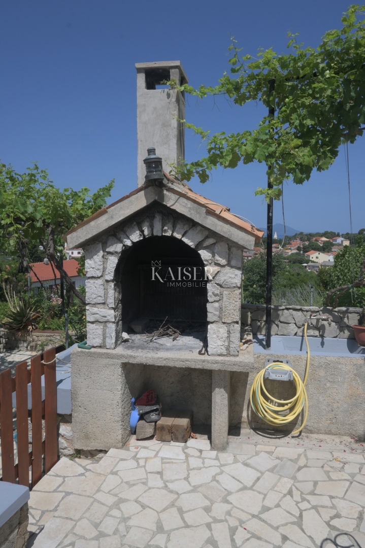 Veli Lošinj - opremljena hiša z dvema apartmajema