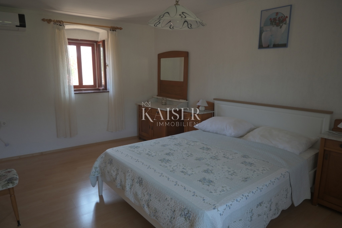 Veli Lošinj - opremljena hiša z dvema apartmajema
