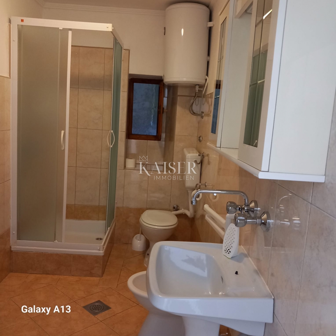 Veli Lošinj - opremljena hiša z dvema apartmajema