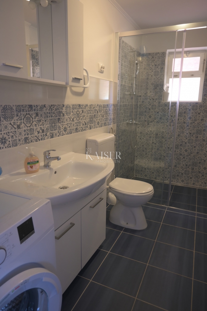 Veli Lošinj - opremljena hiša z dvema apartmajema