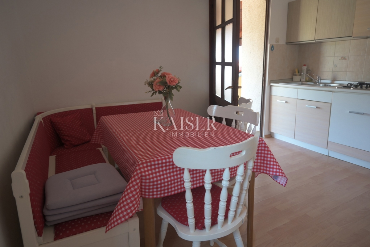 Veli Lošinj - opremljena hiša z dvema apartmajema