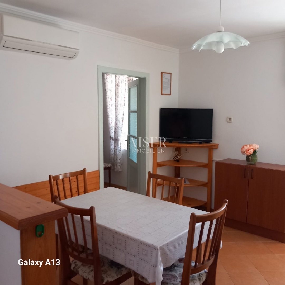 Veli Lošinj - opremljena hiša z dvema apartmajema