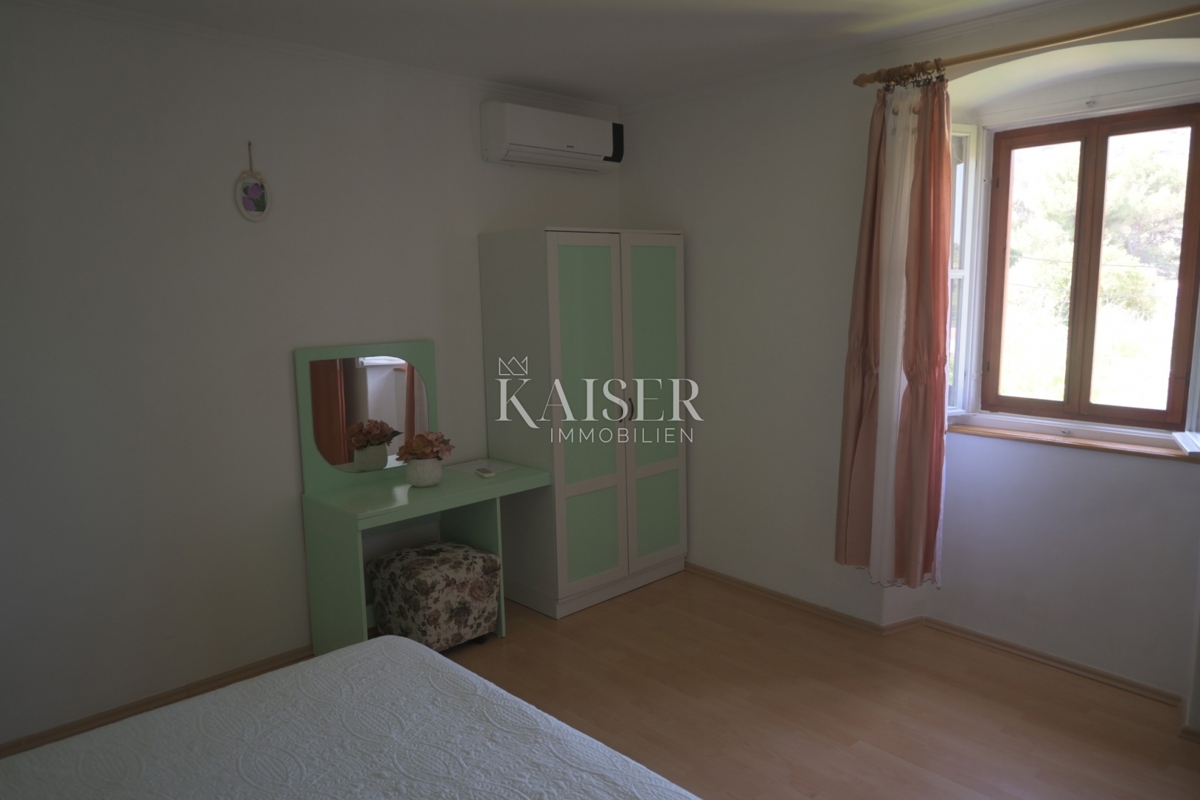 Veli Lošinj - opremljena hiša z dvema apartmajema