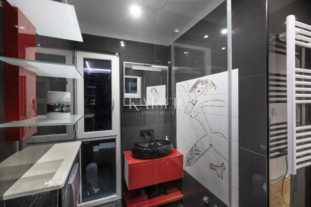 Rogoznica – Luksuzna vila z bazenom, 4 apartmaji, tradicionalno konobo in panoramskim pogledom na morje