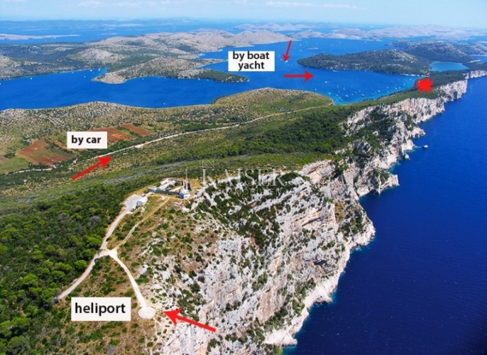 Dugi otok - Edinstvena poslovno-stanovanjska stavba v naravnem parku Telašćica na plaži