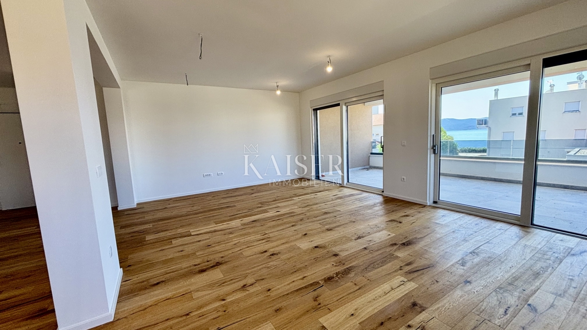 Zadar-Sukošan: Trisobno stanovanje z razgledom, 50 m od morja
