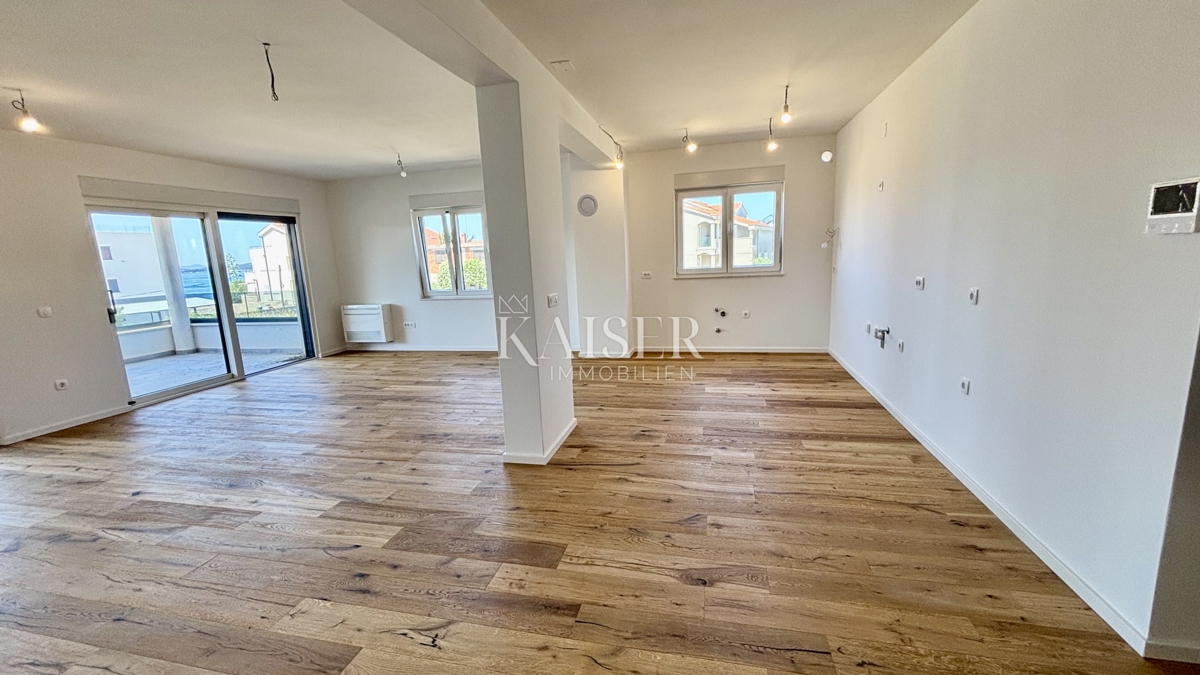 Zadar-Sukošan: Trisobno stanovanje z razgledom, 50 m od morja