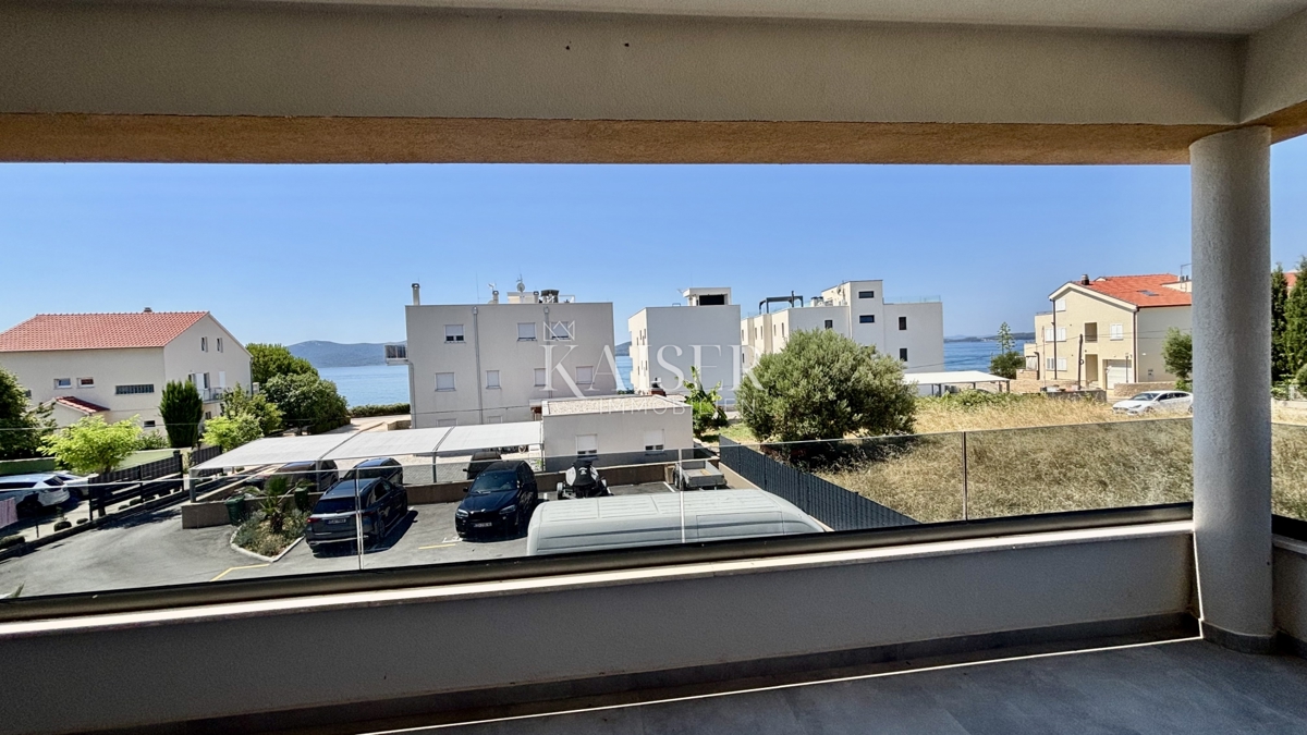 Zadar-Sukošan: Trisobno stanovanje z razgledom, 50 m od morja