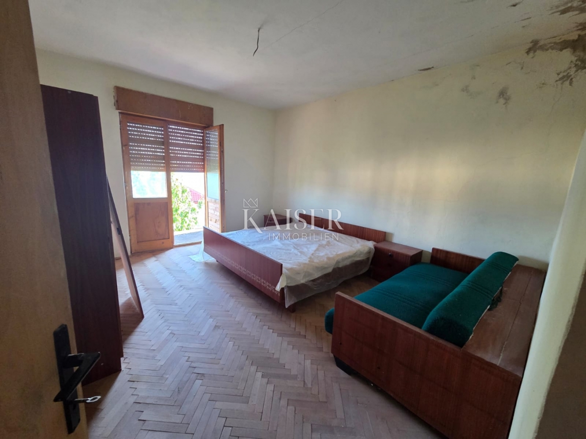 Hiša 221 m2 za prenovo, 30 m od morja