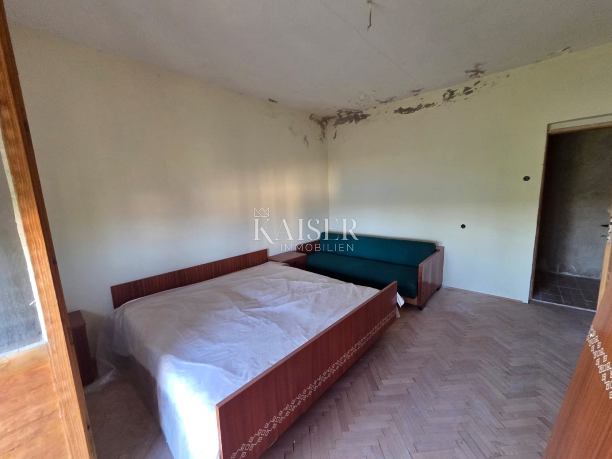 Hiša 221 m2 za prenovo, 30 m od morja
