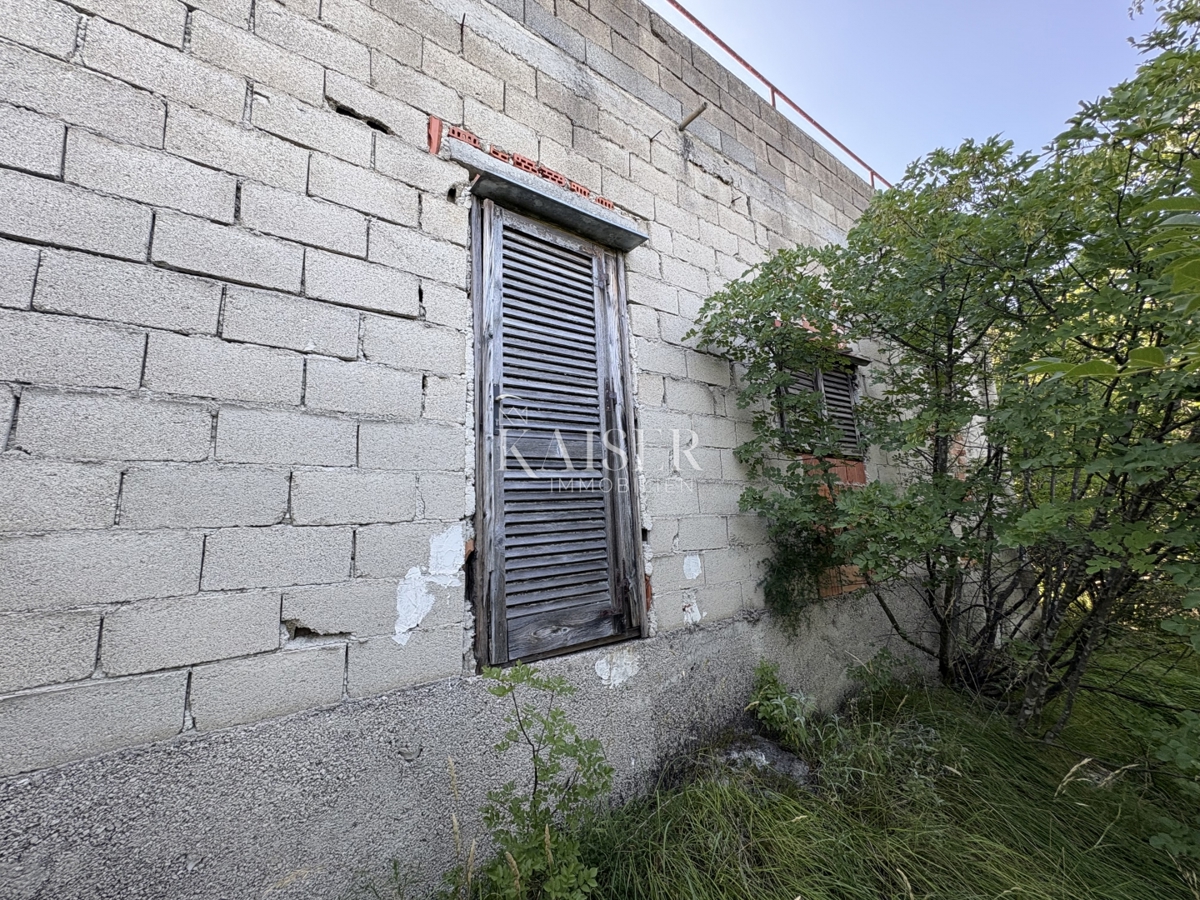 Opatija, Brseč - zazidljivo zemljišče 696 m2