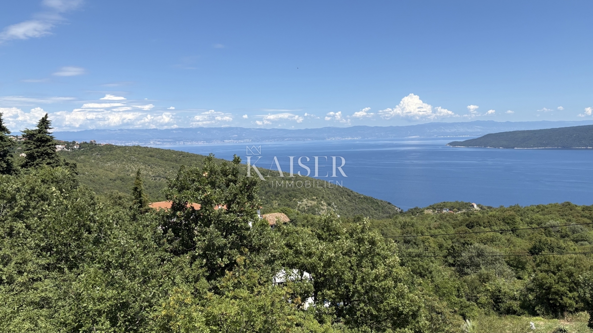 Opatija, Brseč - zazidljivo zemljišče 696 m2