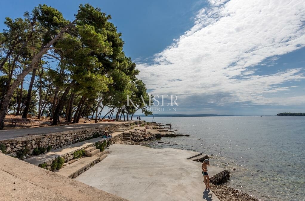 Zadar, Kukljica - PRILOŽNOST gradbeno zemljišče s pogledom na Zadrski kanal