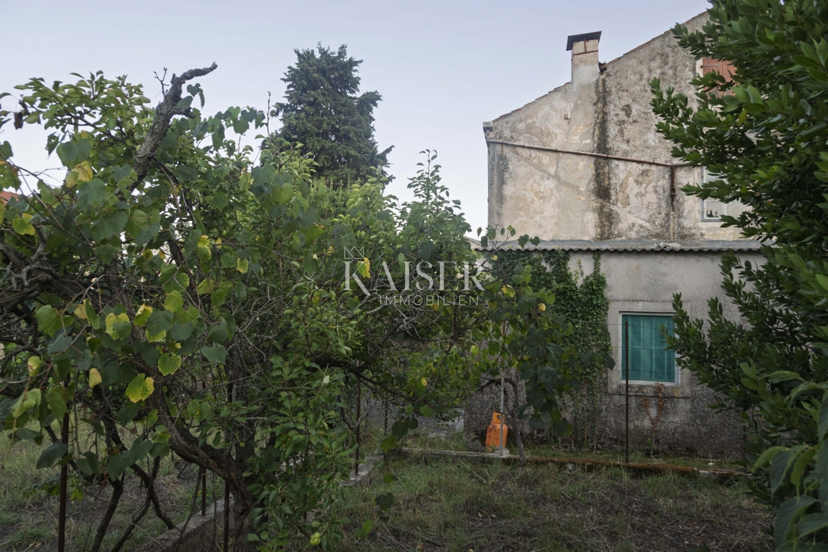Mali Lošinj, Nerezine-Tradicionalna kamnita hiša