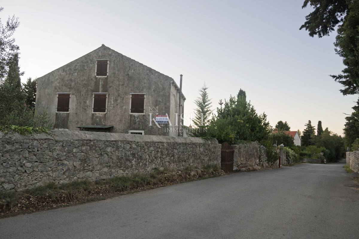Mali Lošinj, Nerezine-Tradicionalna kamnita hiša