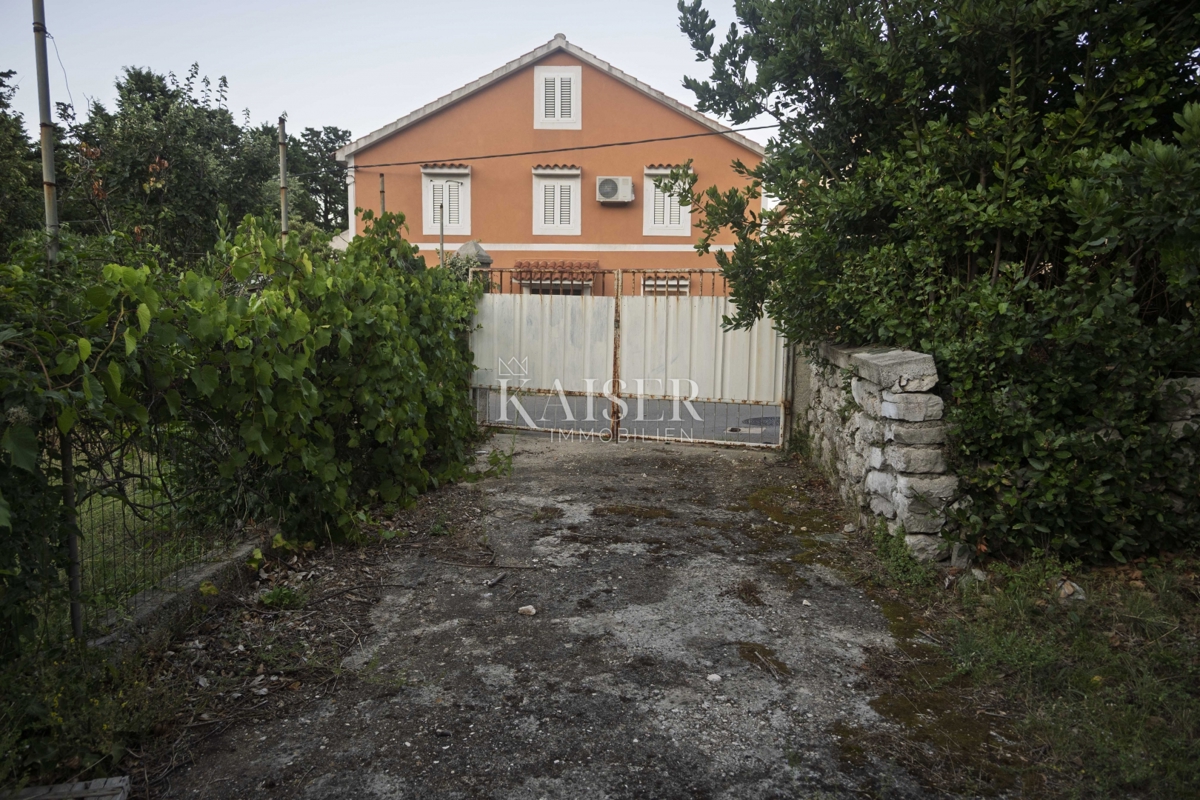 Mali Lošinj, Nerezine-Tradicionalna kamnita hiša