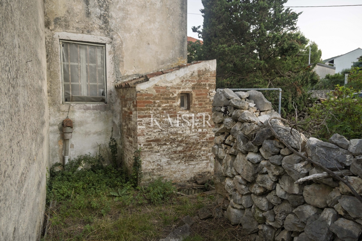 Mali Lošinj, Nerezine-Tradicionalna kamnita hiša