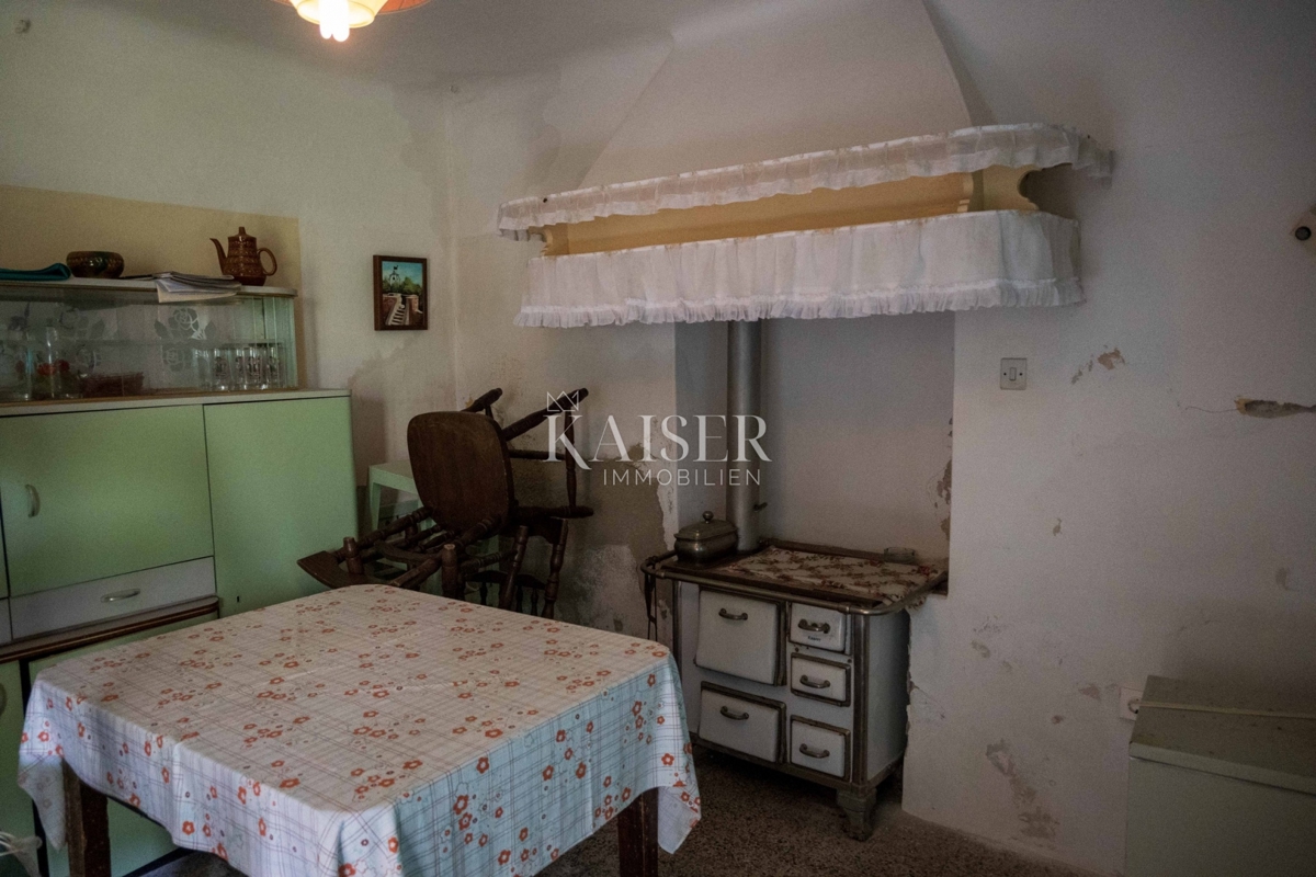 Mali Lošinj, Nerezine-Tradicionalna kamnita hiša