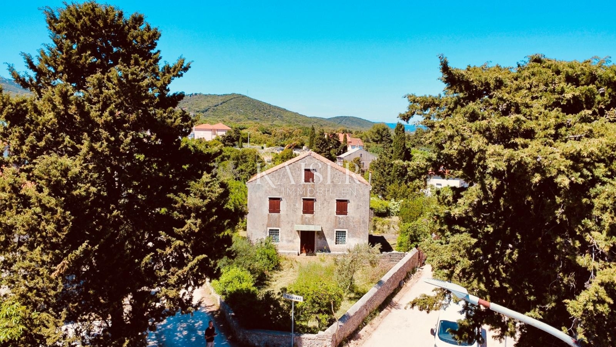 Mali Lošinj, Nerezine-Tradicionalna kamnita hiša