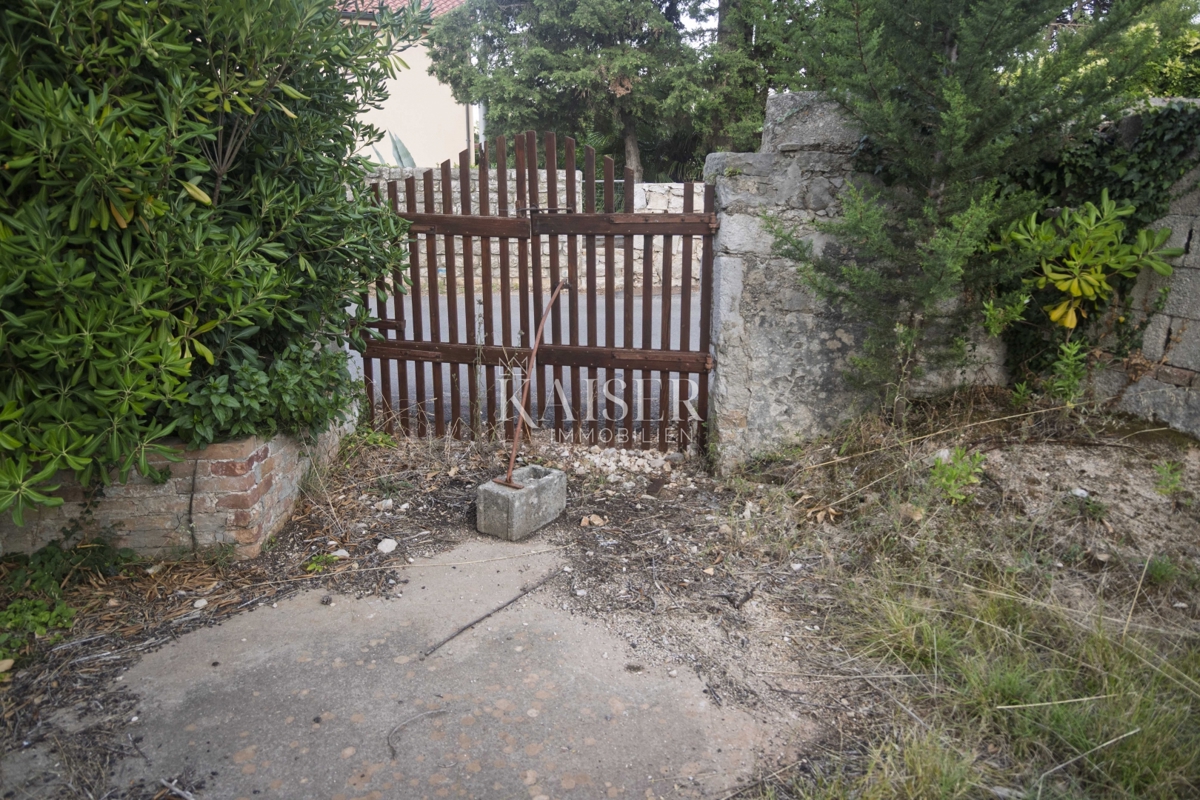 Mali Lošinj, Nerezine-Tradicionalna kamnita hiša